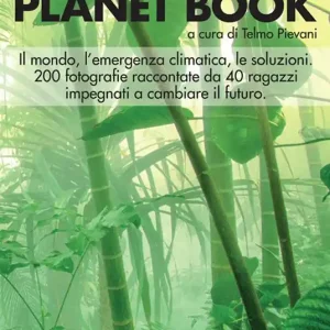 Planet book. Il mondo, l‘emergenza climatica, le soluzioni. 200 fotografie raccontate da 40 ragazzi impegnati a cambiare il futuro. Ediz. a colori Nuovo Arrivo